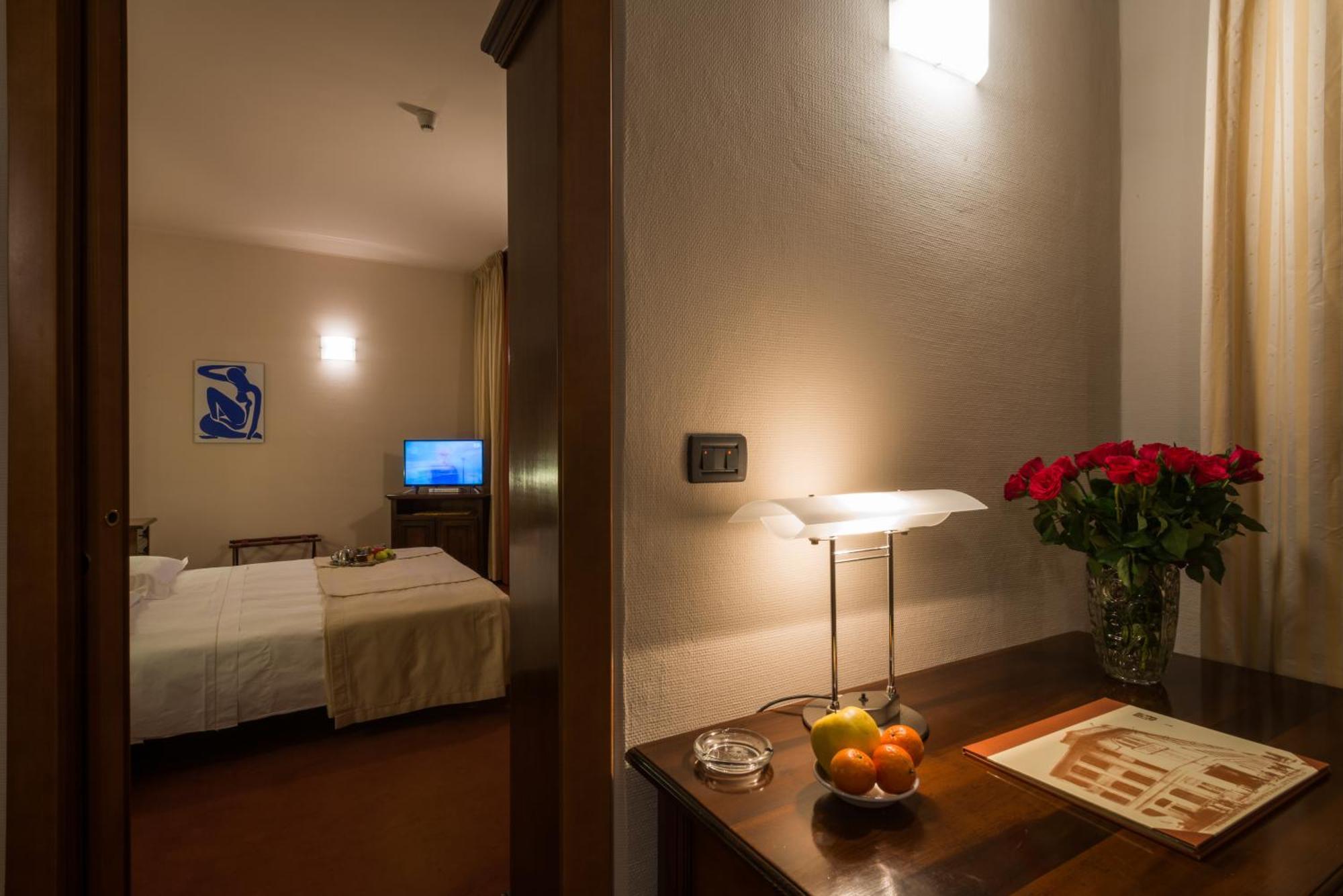 Hotel Lux อาเลสซานเดรีย ภายนอก รูปภาพ
