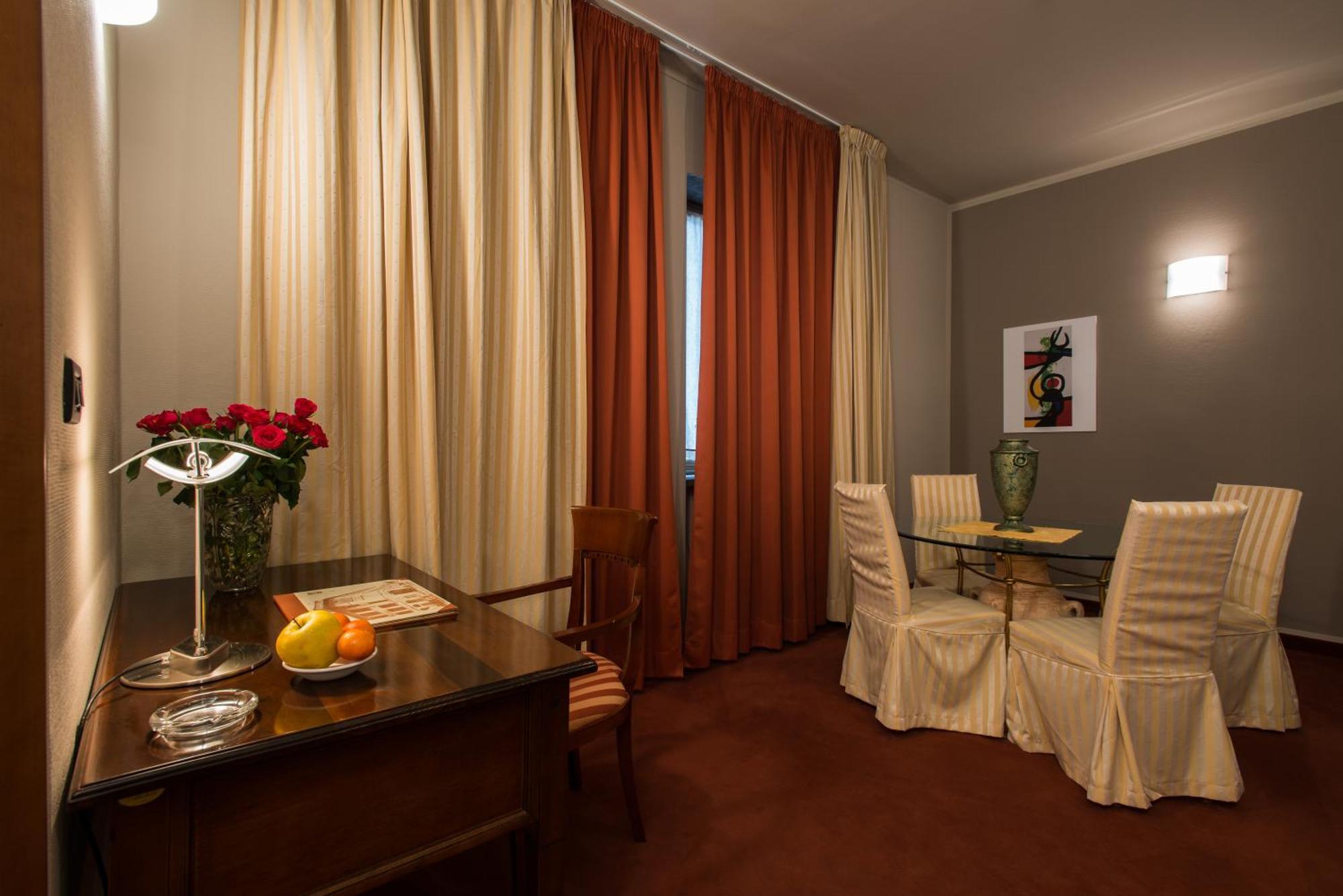 Hotel Lux อาเลสซานเดรีย ภายนอก รูปภาพ